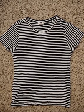 Forever 21 Black and White Striped Short Sleeve Tee